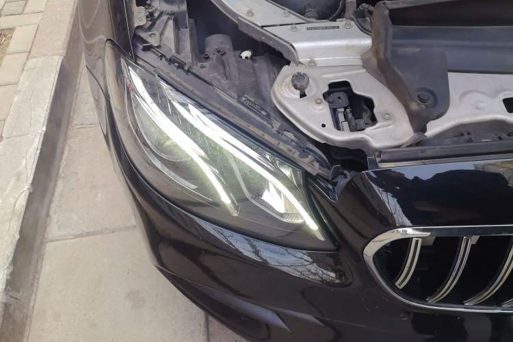 Used Mercedes-Benz E-Class 2019 E 300 L Sporty and Stylish Model
