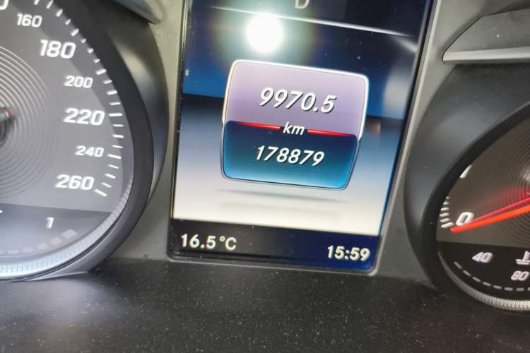 Used Mercedes-Benz GLC 2016 GLC 260 4MATIC Luxury Model