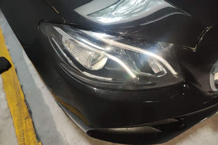 Used Mercedes-Benz E-Class 2016 E 300 L Sporty and Stylish Model Right Front Headlight