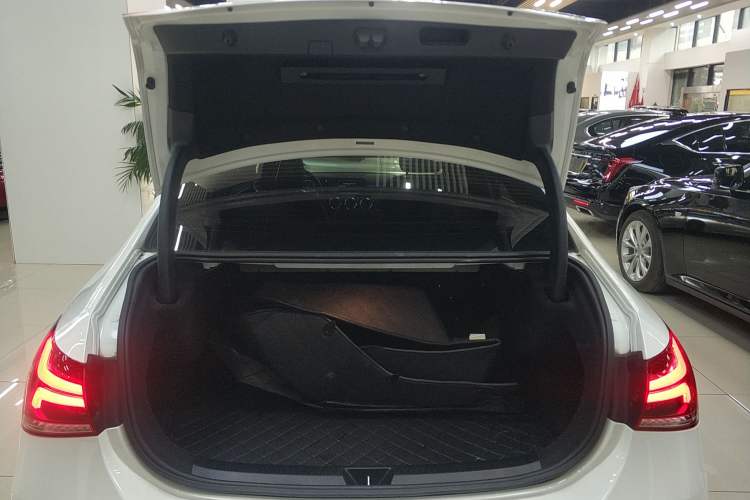 Used Mercedes-Benz A-Class 2022 Revised Version A 200 L Sport Sedan Fashionable Style