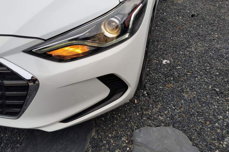 Used Hyundai Elantra (6th Generation / Lingdong) 2020 1.5L CVT Smart & Stylish – Elite Version Left Front Headlight