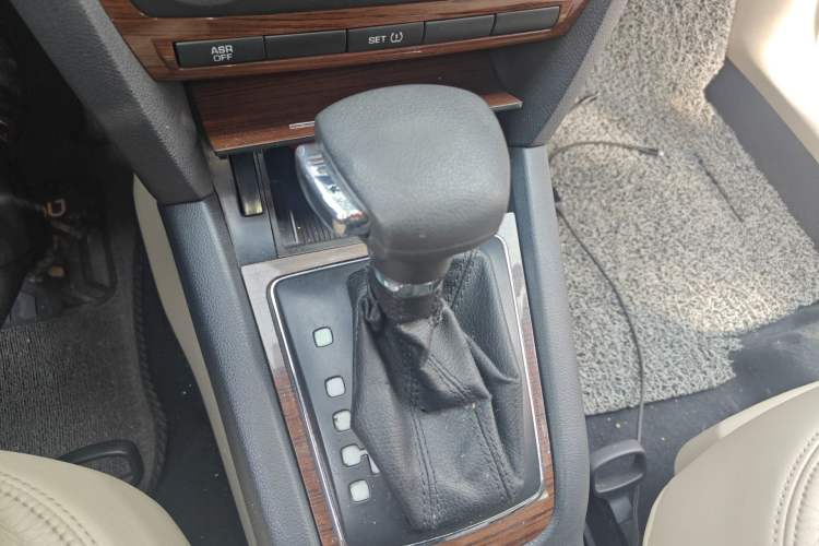 Used Skoda Octavia 2012 1.6L Automatic Yijun Edition Gear Lever
