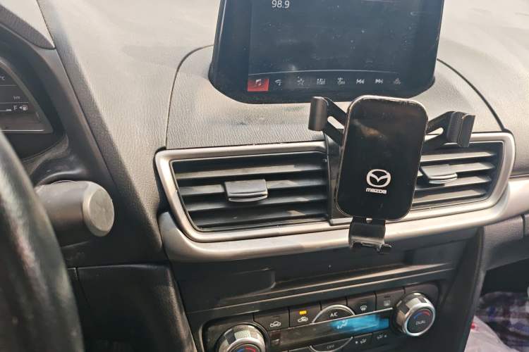 Used Mazda 3 Axela 2017 Sedan 1.5L Automatic Luxury Model Emission Standard China V Audio And AC Panel