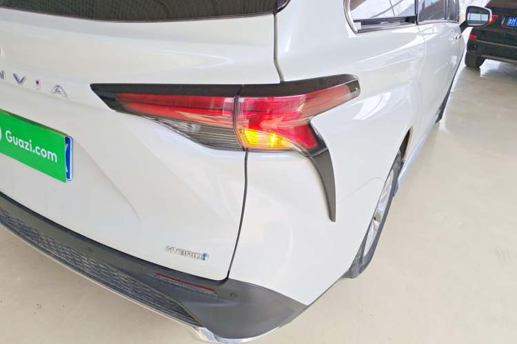 Used Toyota Granvia 2023 2.5L Hybrid Comfort Edition
