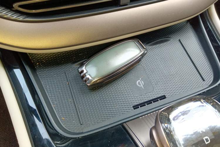 Used Denza D9 2022 DM-i 1040 Prestige Model
