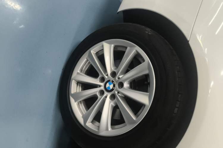 Used BMW 5 Series 2014 520Li Elegant Model
