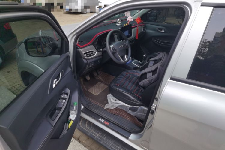 Used JMC Baodian 2022 2.5T Diesel Two-Wheel-Drive Comfort Edition Standard Wheelbase JX4D25A6L Driver Seat