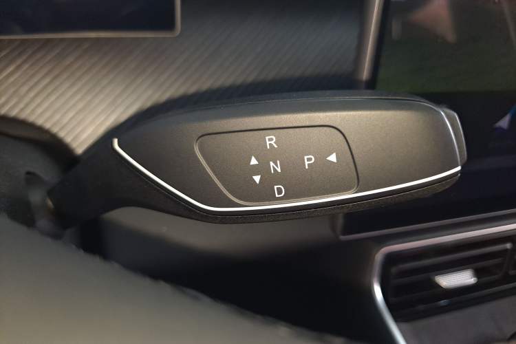 Used Chery Fengyun T9 2024 120 Long-Range Standard Version 5 Seats Lithium-NMC Battery
