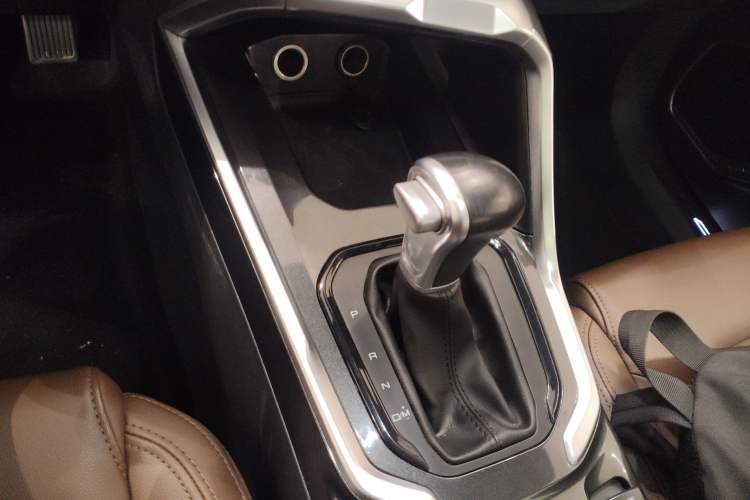 Used Haval H6 2017 Blue Label 1.5T Automatic Two-Wheel Drive ZhiShang Model Gear Lever