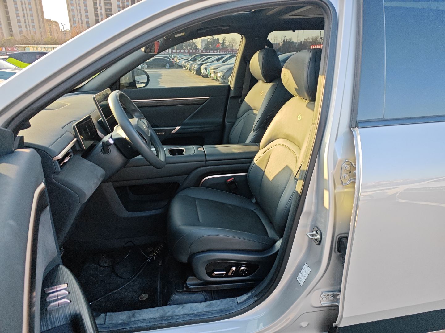 Переднее сиденье в автомобиле