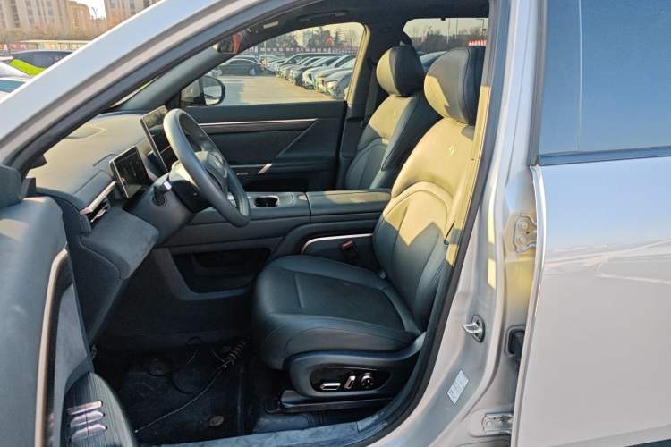 Used Dongfeng eπ eπ008 2024 210Max Range-Extended Version 6 Seats