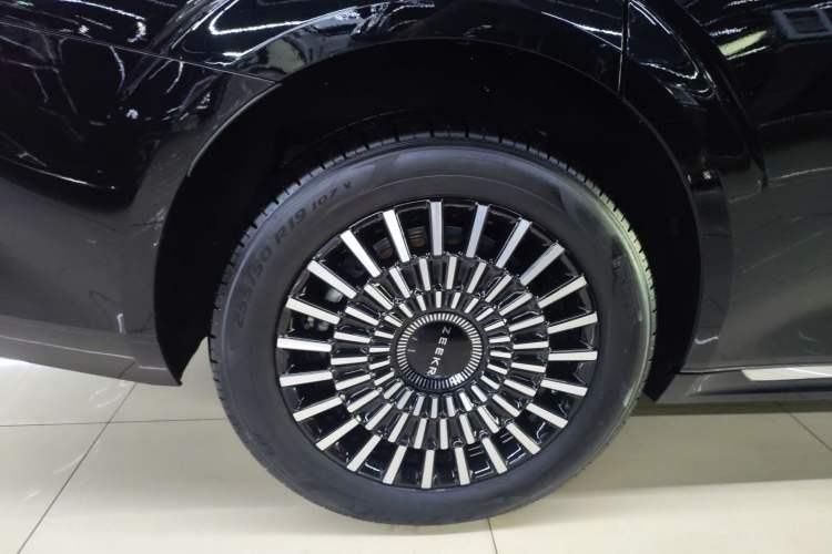 Used Zeekr 009 2024 7-Seater Aisle Version 108 kWh
