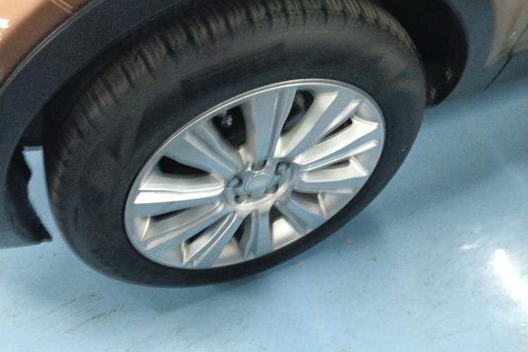 Used Land Rover Range Evoque 2015 2.0T Five-Door Zhiyao Edition Left Front Wheel Hub