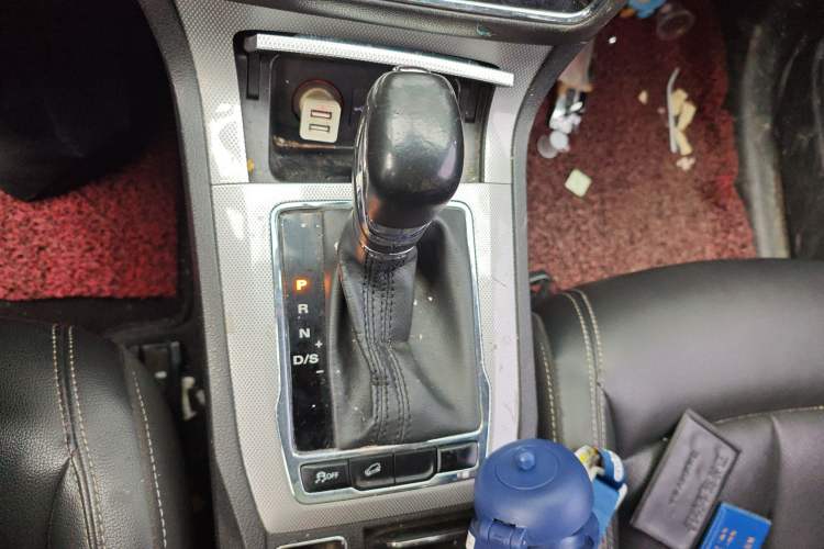 Used Roewe RX5 2018 20T Two-Wheel Drive Automatic Internet Smart Edition
