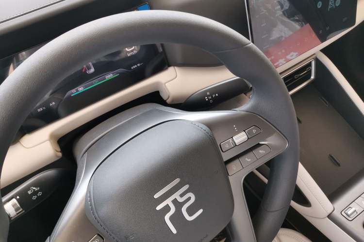 Used BYD Yuan UP 2025 Model 301KM Leading Version Gear Lever