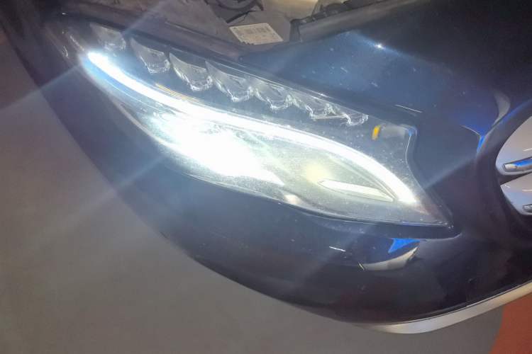 Used Mercedes-Benz GLA 2016 GLA 220 4MATIC Fashion Edition Right Front Headlight