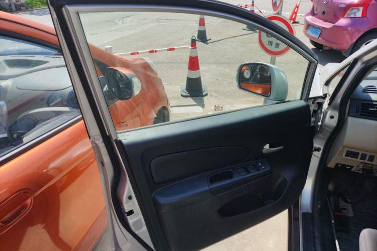 Used Venucia R50 2013 1.6L Manual Fashion Edition