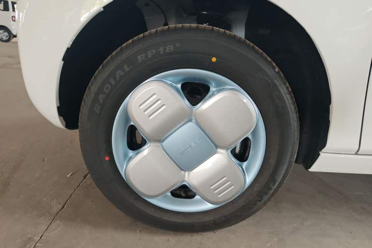 Used Geely Galaxy Panda 2024 Panda Mini 200km Endurance Bear Left Front Wheel Hub