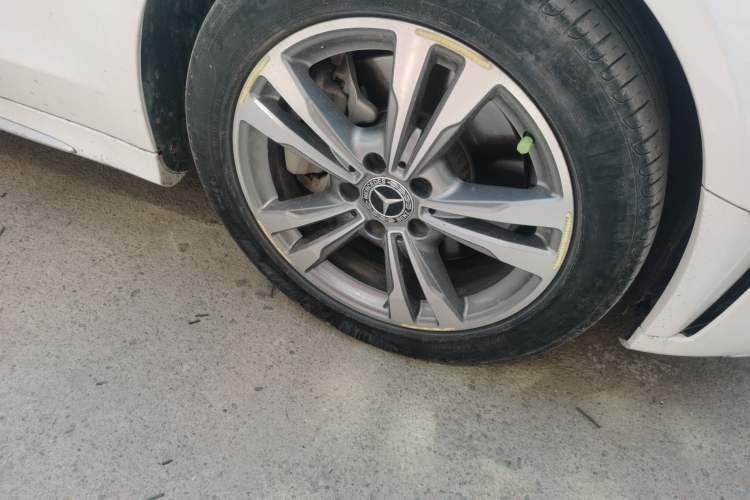 Used Mercedes-Benz C-Class 2019 C 180 L Fashion Edition Sport Version Right Front Wheel Hub