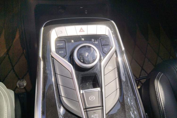 Used SAIC MAXUS G20 2021 Facelifted PLUS 2.0T Gasoline Automatic Luxury Edition Gear Lever