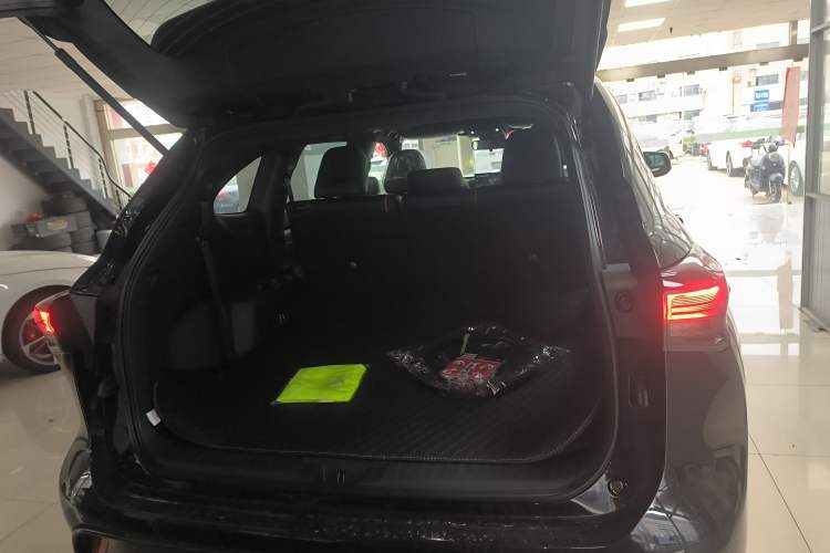 Used Toyota Crown Kluger 2026 Model 2.5L HEV All-Wheel-Drive Luxury Edition Trunk