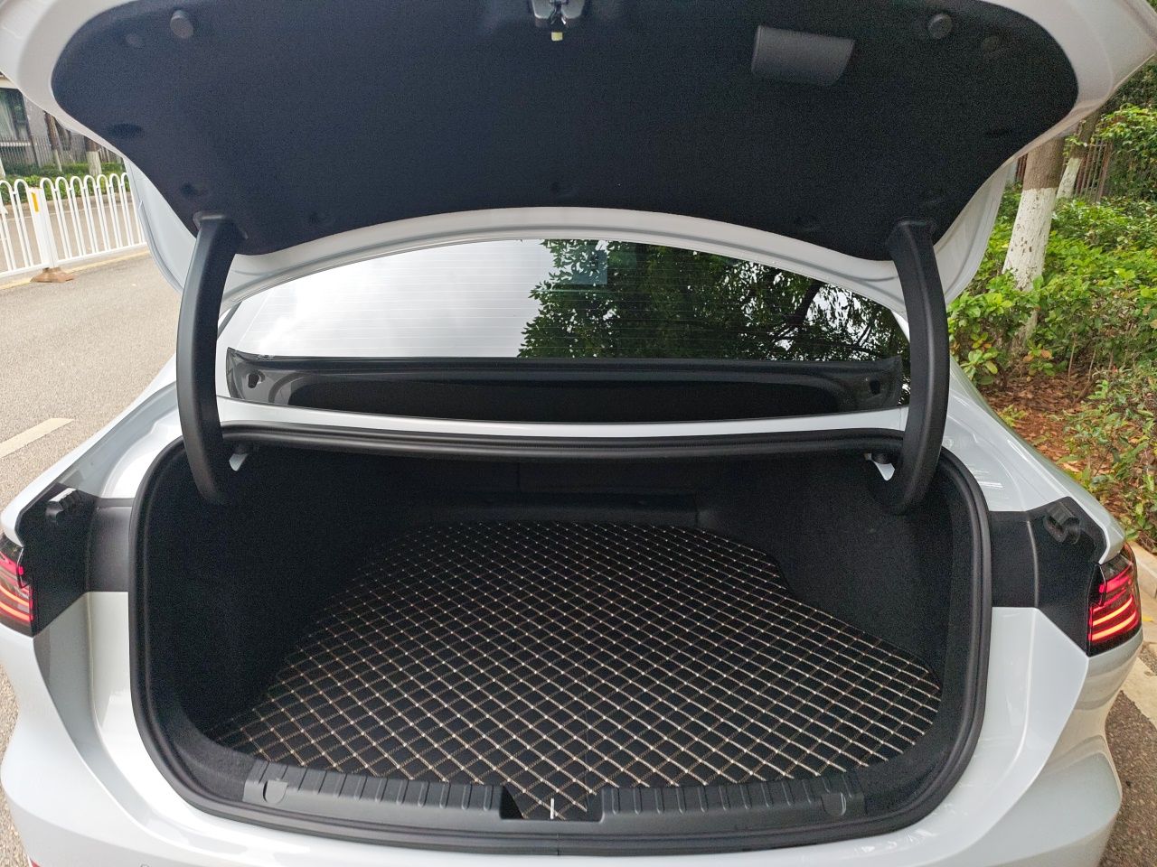 Geely Galaxy A7 2025 Model EM-i 70km Luxury Edition — снимка 19