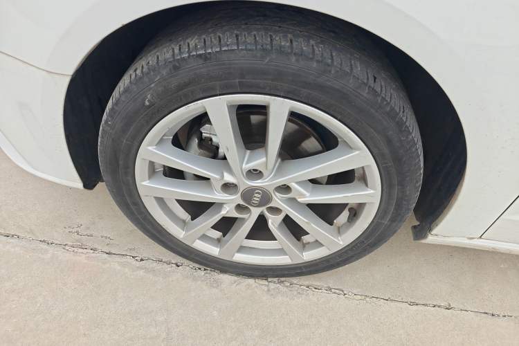 Used Audi A3 2020 Restyled Sportback 35 TFSI Entry-Level China VI Emission Standard Left Front Wheel Hub