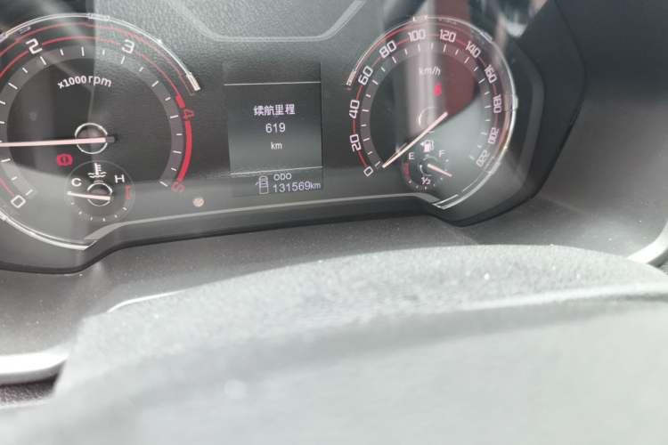 Used SAIC MAXUS T70 2019 2.0T Diesel Manual Two-Wheel Drive Comfort Version with Long Body and High Ground Clearance

