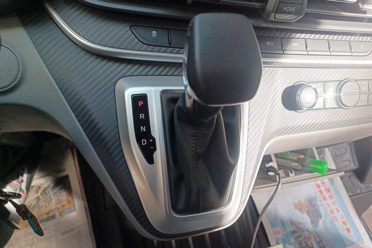 Used SAIC MAXUS V90 RV 2023 2.0T Traveler RVLIFE Fun Edition Gear Lever