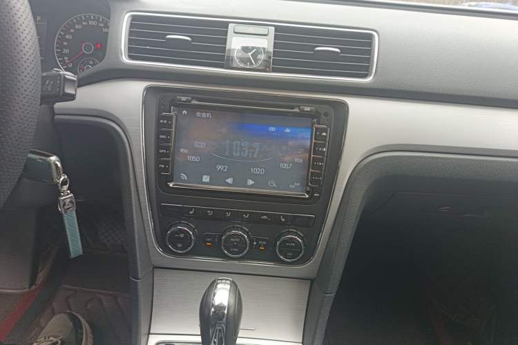 Used Volkswagen Passat 2013 1.8TSI DSG Prestige Edition Audio And AC Panel