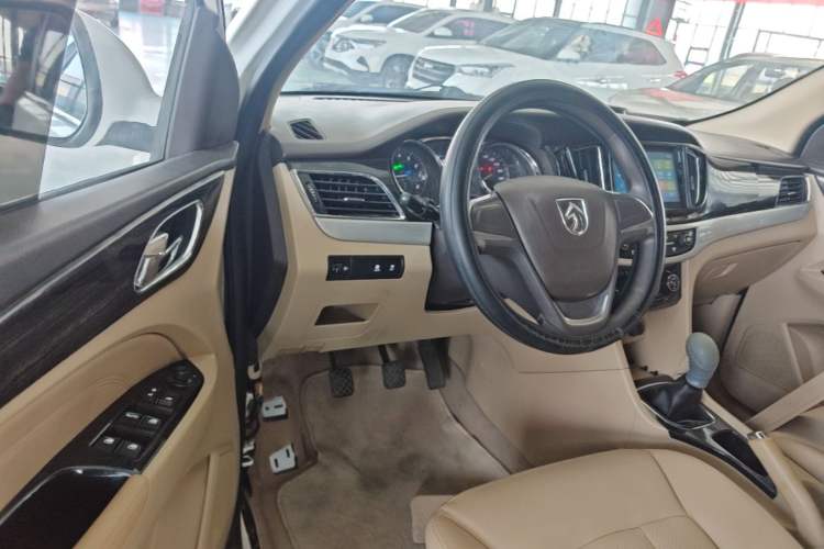 Used Baojun 730 2016 1.5L Manual Comfort Version 7 Seats China V Emission Standard Driver Seat
