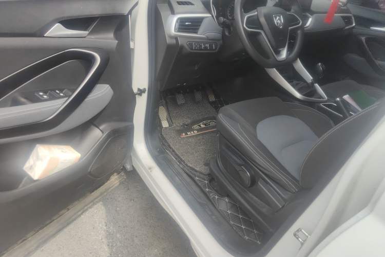 Used Baojun 530 2019 1.5T Manual Comfort Version 7 Seats China V Emission Standard
