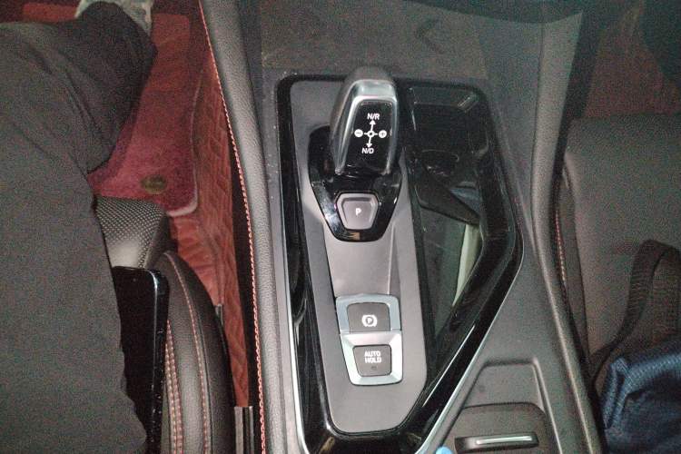 Used Lynk & Co 02 2020 1.5T DCT Two-Wheel Drive Pro Edition Gear Lever