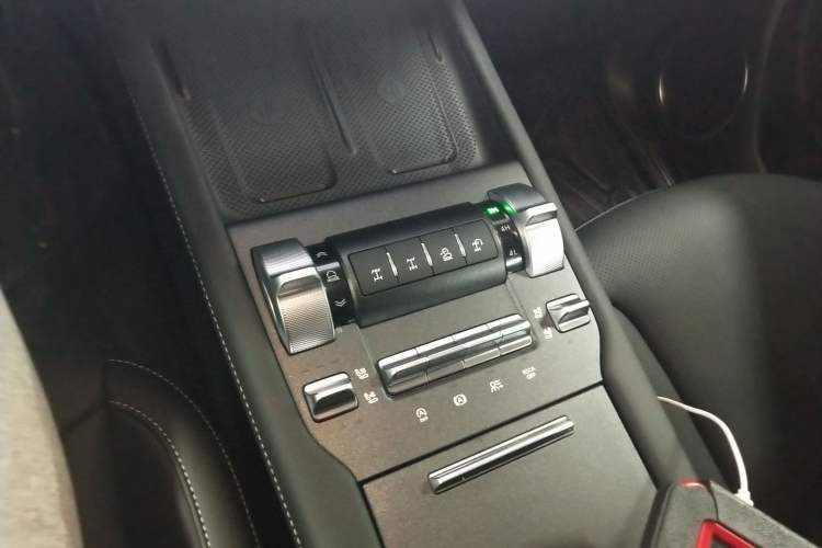 Used Tank 300 2025 2.0T Conqueror