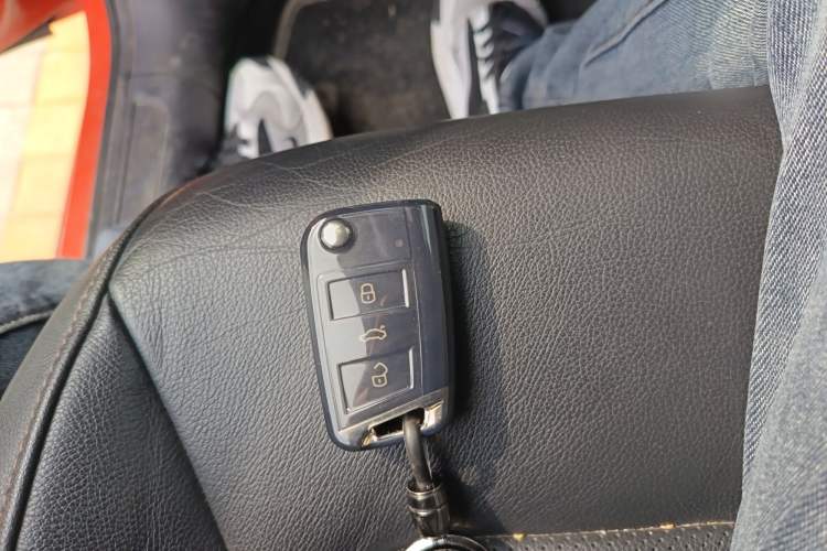 Used Volkswagen Golf Sportsvan 2016 230TSI Automatic Luxury Version Vehicle Key