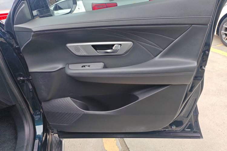 Used Dongfeng Aeolus Huge 2022 Mach Dual-Motor 1.5T MHD Dare-to-Dream Edition