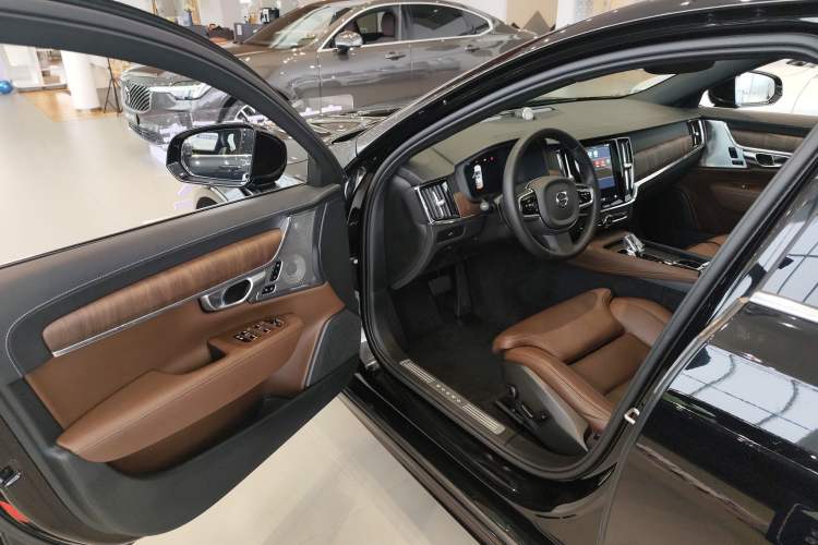 Used Volvo S90 2024 B5 Luxury Smart Edition