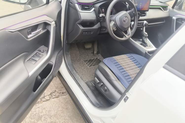 Used Toyota Wildlander 2020 2.0L CVT Two-Wheel Drive Luxury Edition Driver Seat