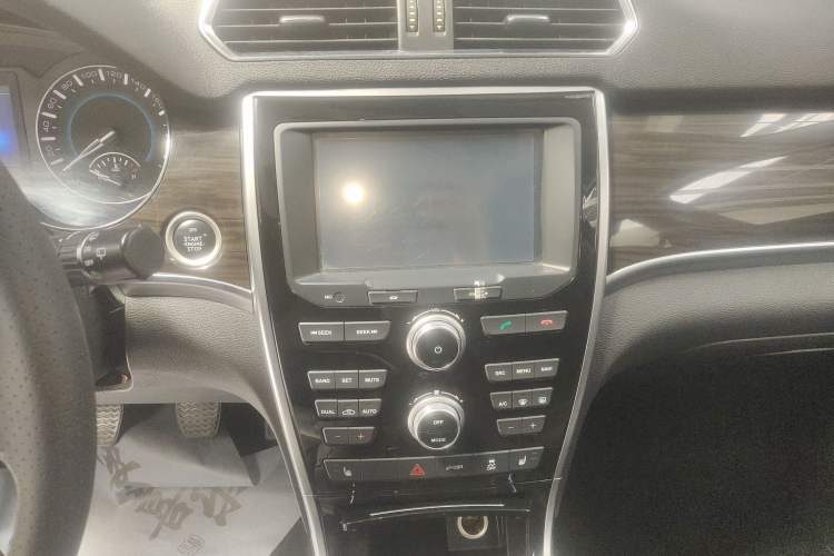 Used Haval H2 2016 Red-Label 1.5T Manual Two-Wheel Drive Luxury Model
