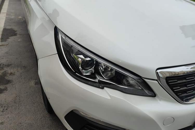 Used Peugeot 308 2016 1.6L Automatic Luxury Edition Right Front Headlight