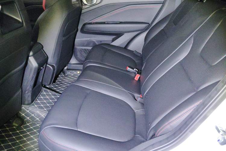 Used Wuling Alvez 2022 1.5T CVT Trendy & Cool Edition Interior 4