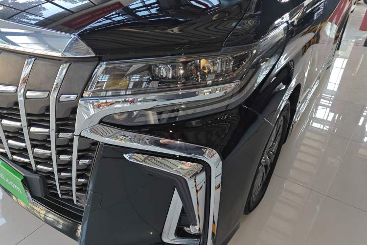 Used Toyota Alphard 2020 Dual-Engine 2.5L Luxury Edition
