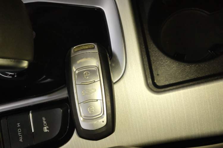 Used Geely Auto Emgrand X7 Sport 2020 1.8TD DCT Two-Wheel Drive Smart Connect 4G-Enabled Version
