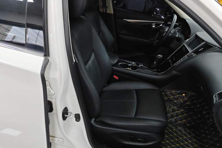 Used Infiniti Q50L 2016 2.0T Comfort Edition
