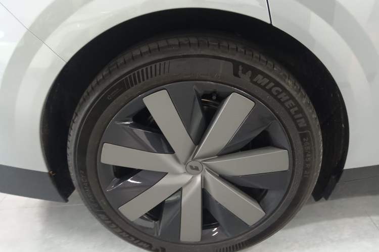 Used Li Auto i6 2025 Model Four-Wheel-Drive Standard Type