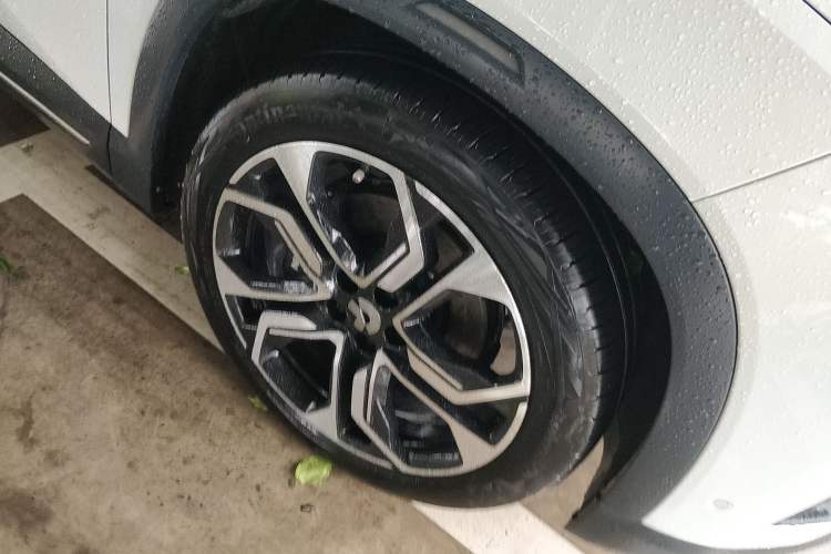 Used Nio ES8 2018 355 km Base Version 7-Seater Edition Right Front Wheel Hub