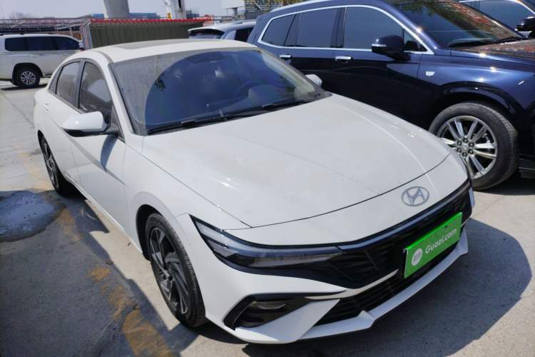 Used Hyundai Elantra 2023 1.5L CVT GLX Elite Edition Front Right 45 Deg