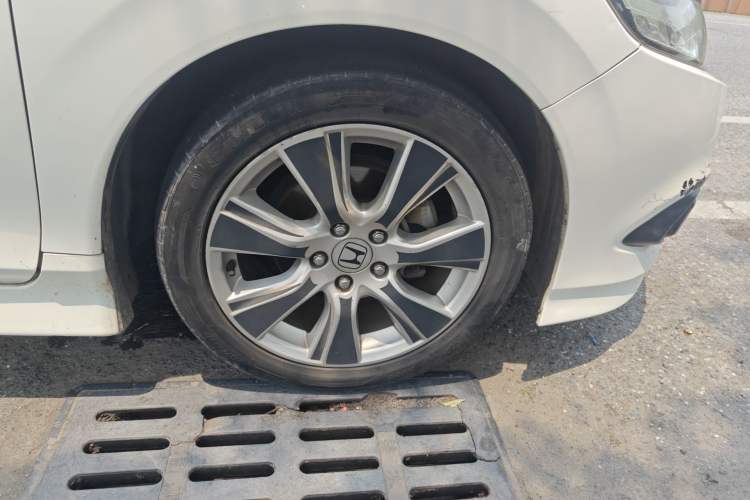 Used Honda Jade 2014 1.8L Automatic Comfort Elite Version 5 Seats Right Front Wheel Hub