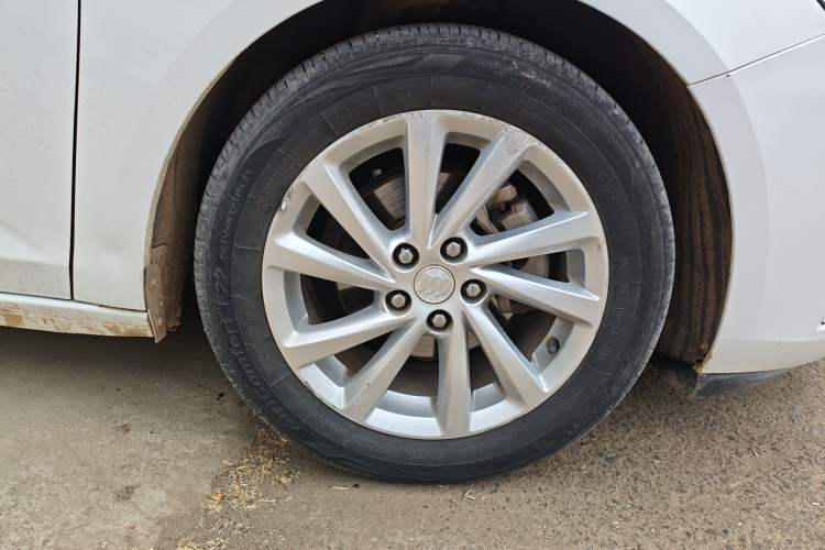 Used Buick Verano 2017 Sedan 15S Automatic Entry Model Right Front Wheel Hub