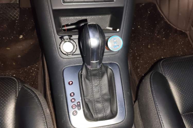 Used Volkswagen Tiguan 2015 1.8TSI Automatic Two-Wheel Drive Luxury Model Gear Lever